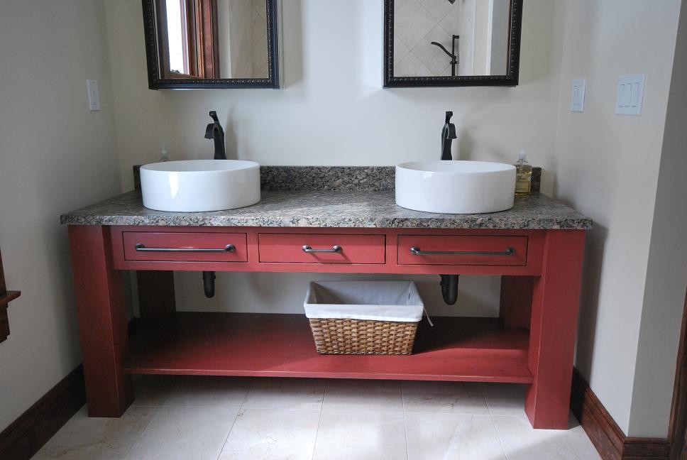 Imagen de cuarto de baño principal de estilo americano de tamaño medio con lavabo sobreencimera, armarios abiertos, puertas de armario rojas, encimera de granito, paredes blancas y suelo de terrazo