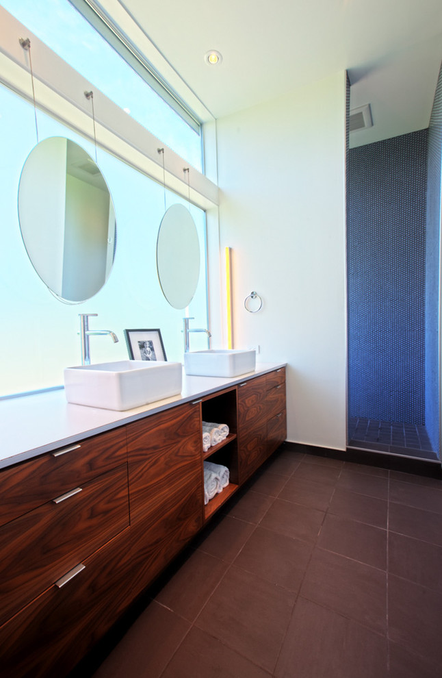 This is an example of a modern bathroom in Seattle.