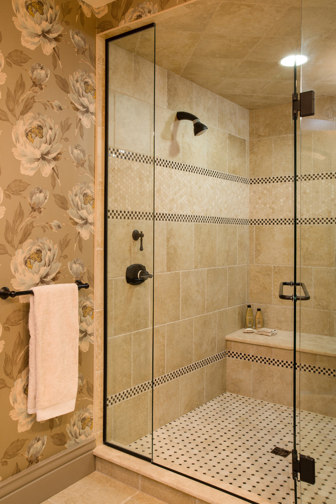 Идея дизайна: ванная комната с бежевой плиткой, керамогранитной плиткой, белыми стенами и столешницей из гранита