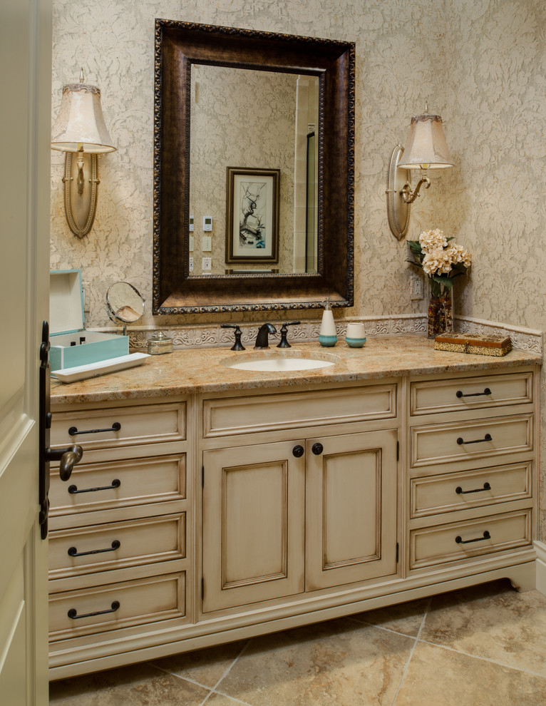 Esempio di una stanza da bagno con piastrelle beige, piastrelle in gres porcellanato, pareti bianche e top in granito