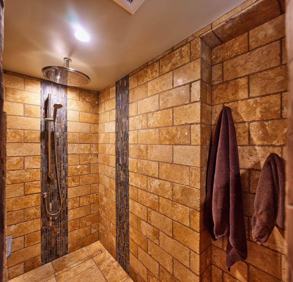 Exempel på ett mellanstort rustikt en-suite badrum