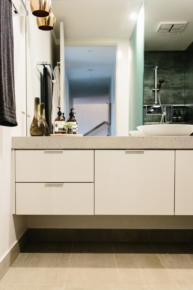 This is an example of a contemporary bathroom in Geelong.