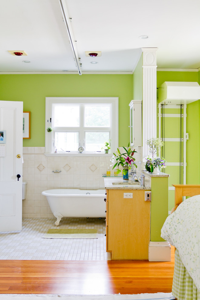 Foto di una stanza da bagno eclettica