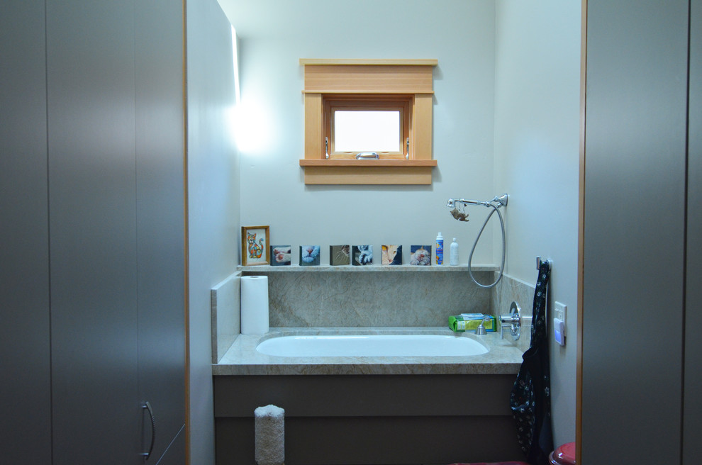 Example of an arts and crafts bathroom design in San Luis Obispo