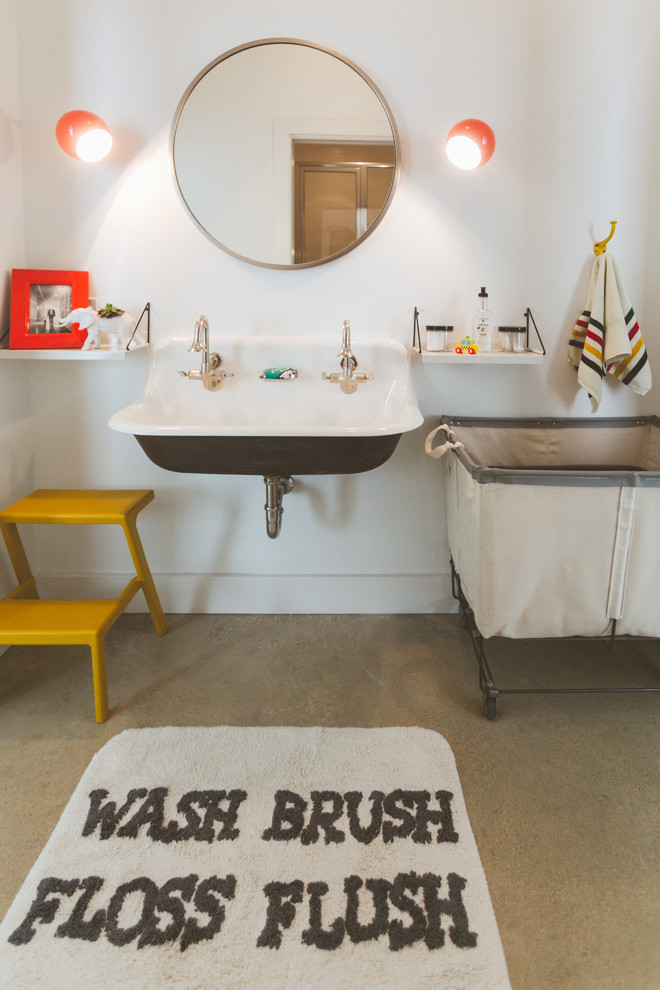 Minimalist bathroom photo in Austin
