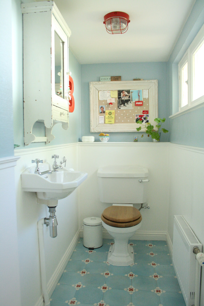 Design ideas for a shabby-chic style bathroom in Amsterdam.