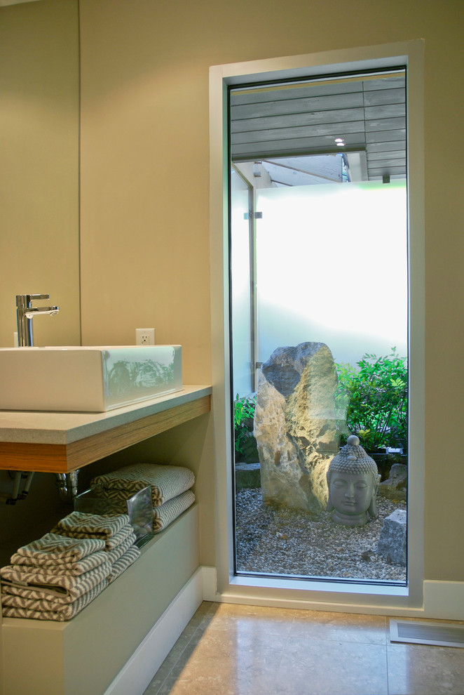 Trendy bathroom photo in Vancouver