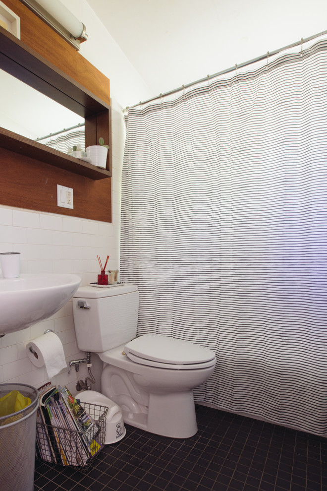 Ispirazione per una stanza da bagno moderna con doccia con tenda