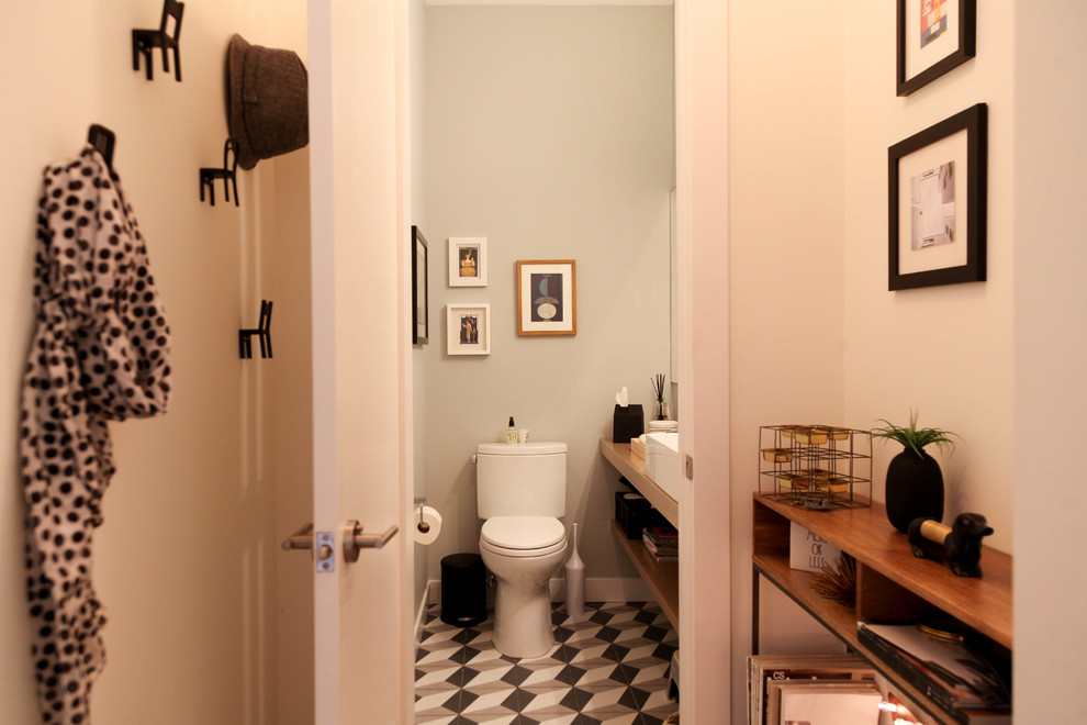 Inspiration for a scandinavian bathroom remodel in Chicago