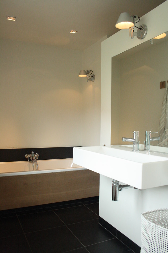 Example of a trendy bathroom design in Amsterdam with a wall-mount sink
