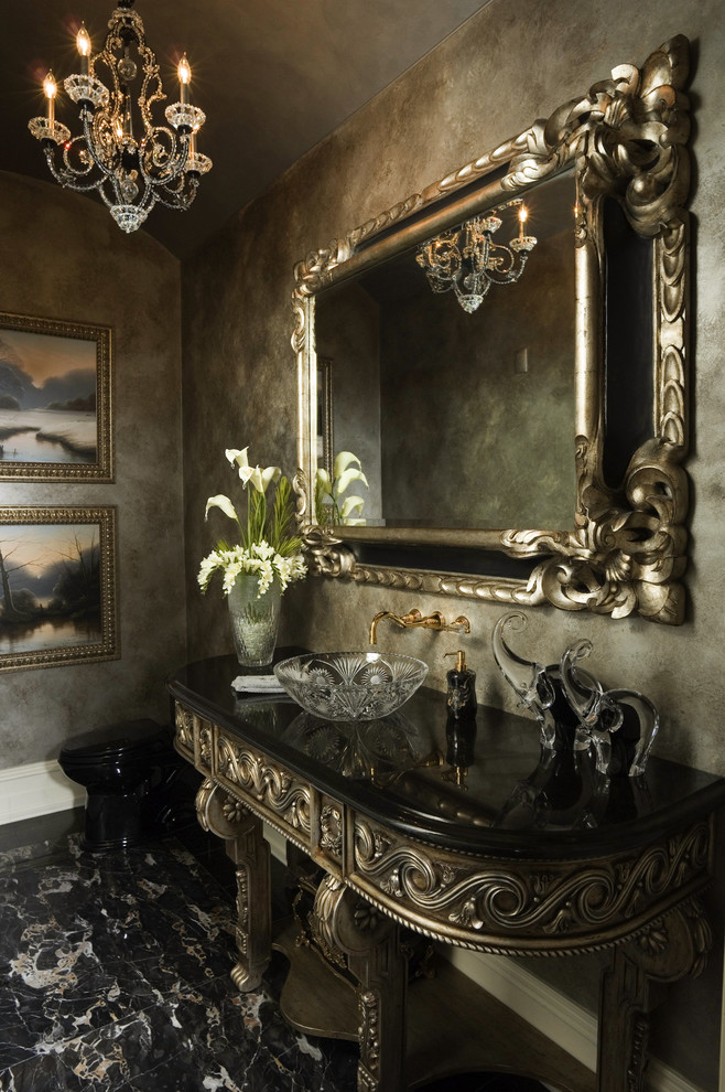 Diseño de cuarto de baño mediterráneo de tamaño medio con armarios tipo mueble, paredes grises, suelo de mármol, lavabo sobreencimera, encimera de acrílico y suelo negro