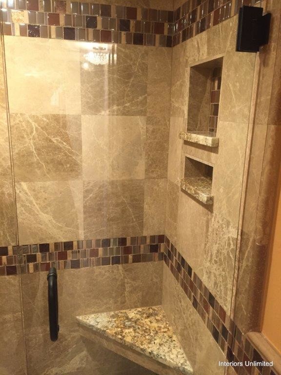 Photo of a small coastal ensuite bathroom in Miami with an alcove shower, a two-piece toilet, brown tiles, porcelain tiles, orange walls, mosaic tile flooring and granite worktops.