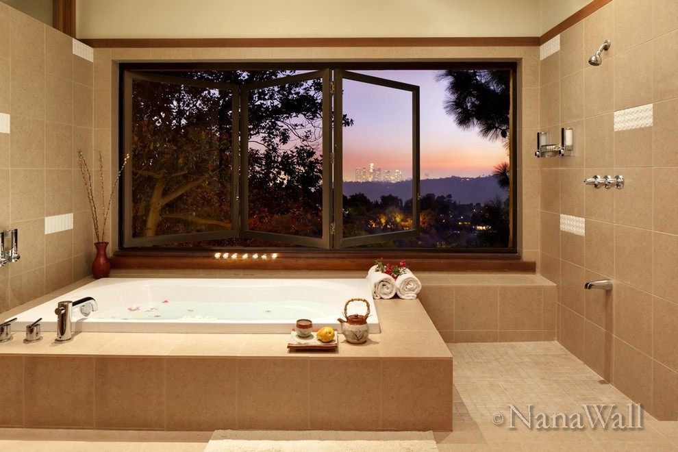 This is an example of a modern bathroom in San Francisco.
