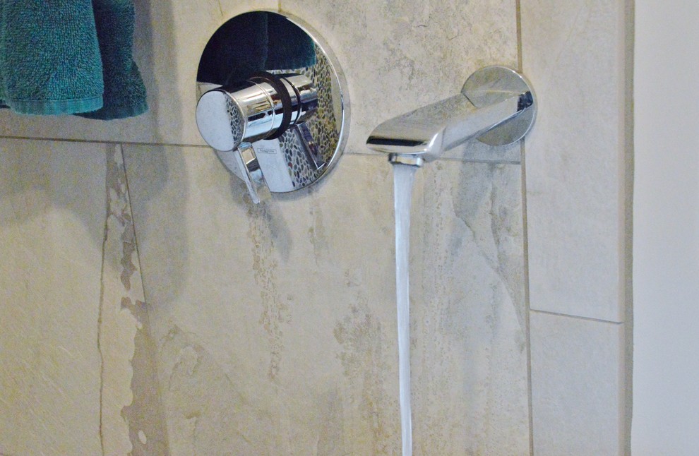 Foto di una stanza da bagno tradizionale con doccia aperta