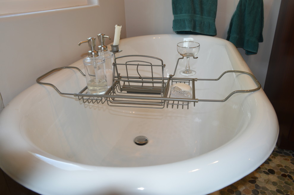 Idee per una stanza da bagno classica con doccia aperta