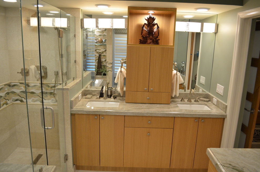 Idée de décoration pour une salle de bain tradition.
