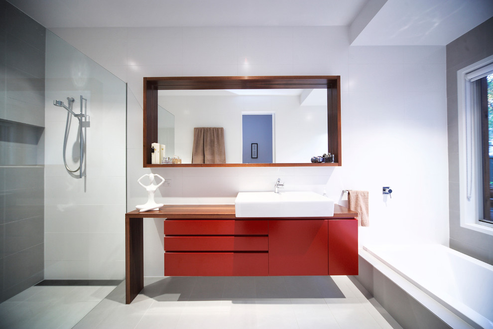 Ispirazione per una stanza da bagno padronale design di medie dimensioni