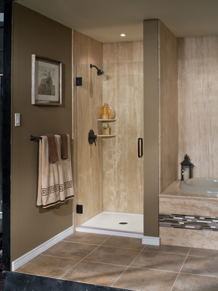 Пример оригинального дизайна: главная ванная комната среднего размера в стиле модернизм с накладной ванной, душем в нише, бежевой плиткой, плиткой из листового камня и коричневыми стенами