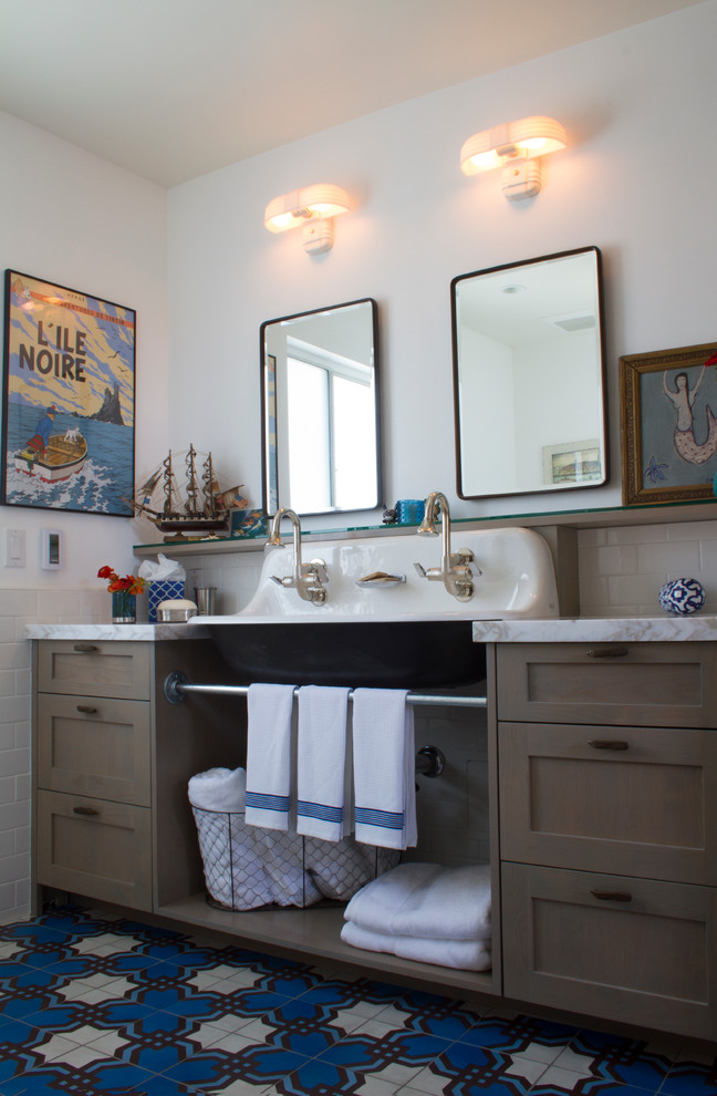Photo of a beach style bathroom in Los Angeles.