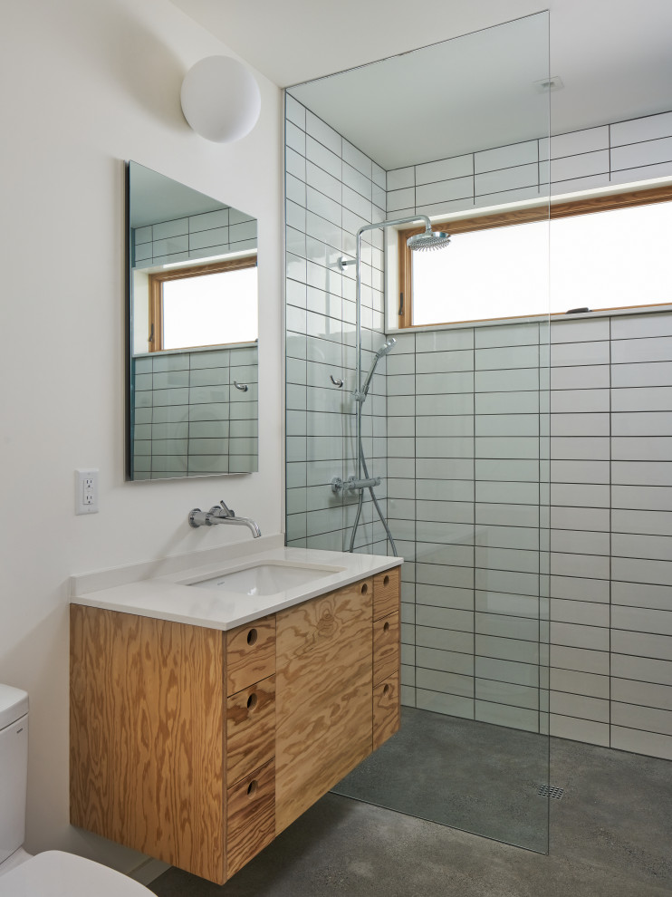 Источник вдохновения для домашнего уюта: главная ванная комната среднего размера в стиле ретро с подвесной тумбой