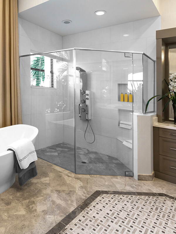 Exempel på ett stort klassiskt en-suite badrum, med luckor med infälld panel, bruna skåp, ett fristående badkar, en hörndusch, vit kakel, keramikplattor, beige väggar, klinkergolv i keramik, ett väggmonterat handfat, granitbänkskiva, brunt golv och dusch med gångjärnsdörr
