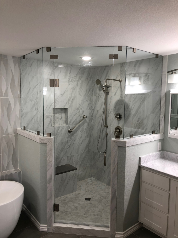 Example of a trendy master corner shower design in Austin with a hinged shower door