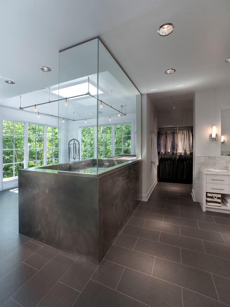 Inspiration for a contemporary bathroom in Columbus.