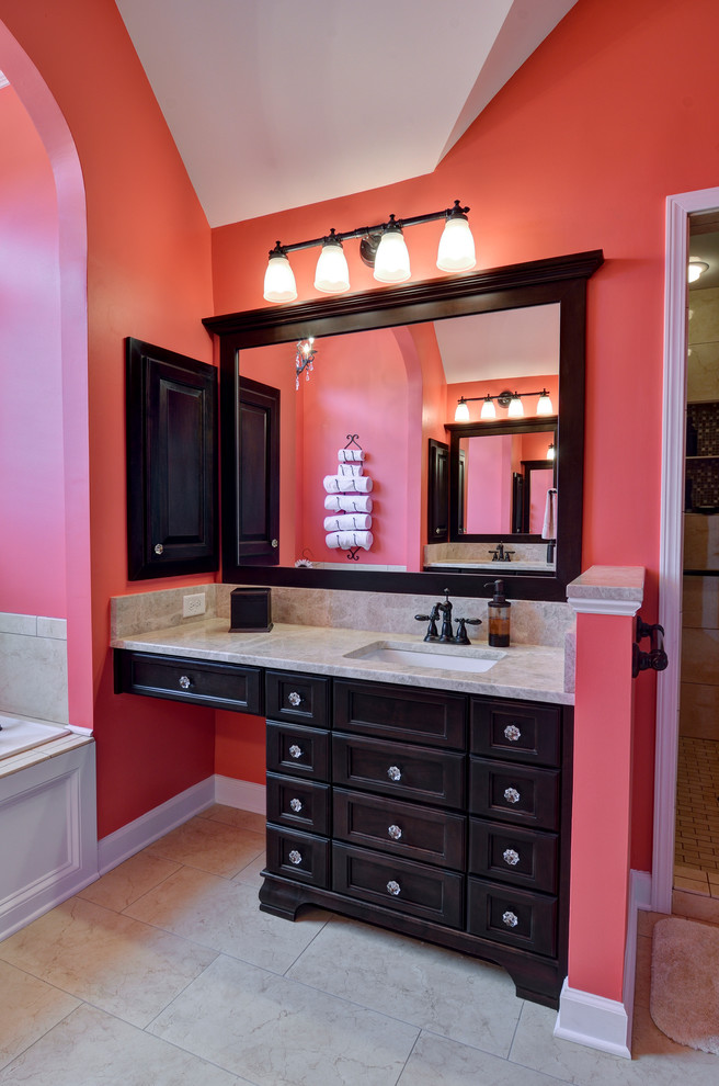 Esempio di una grande stanza da bagno per bambini design con consolle stile comò, ante nere, piastrelle beige, pareti rosa e lavabo sottopiano