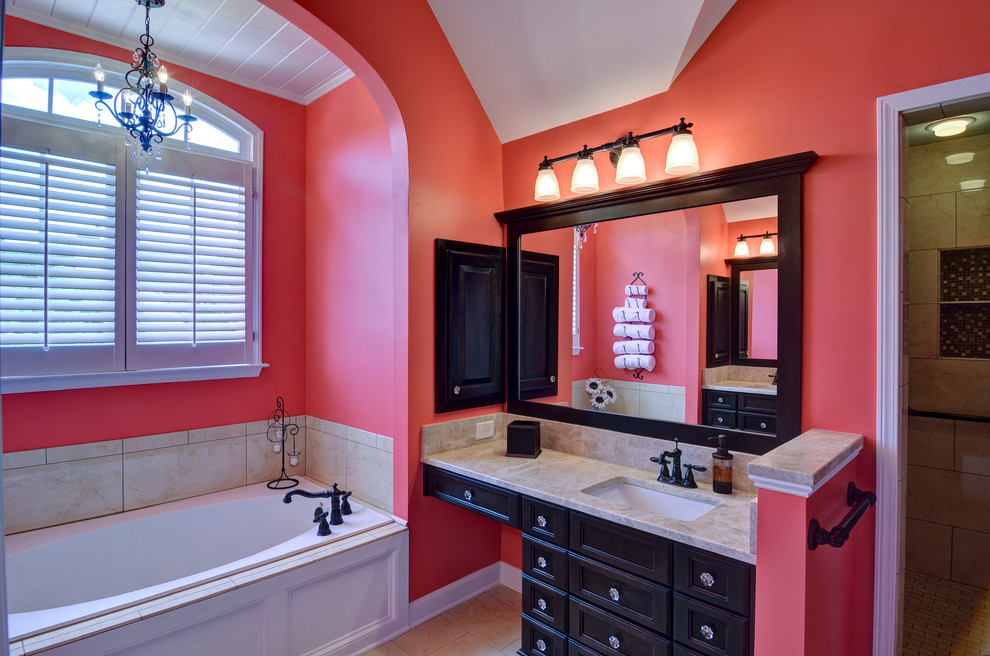 Ispirazione per una stanza da bagno per bambini classica di medie dimensioni con consolle stile comò, ante nere, vasca da incasso, doccia alcova, piastrelle beige, pareti rosa e lavabo sottopiano