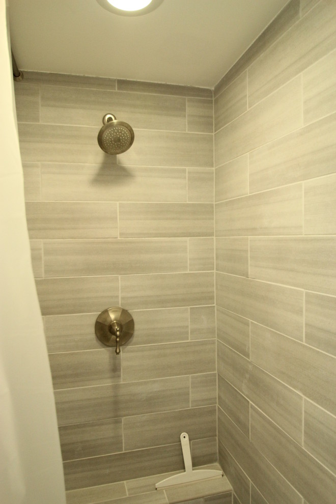 Example of a classic bathroom design in Los Angeles