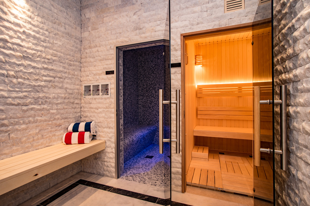 バッキンガムシャーにあるコンテンポラリースタイルのおしゃれな浴室 (グレーのタイル、グレーの壁、グレーの床) の写真