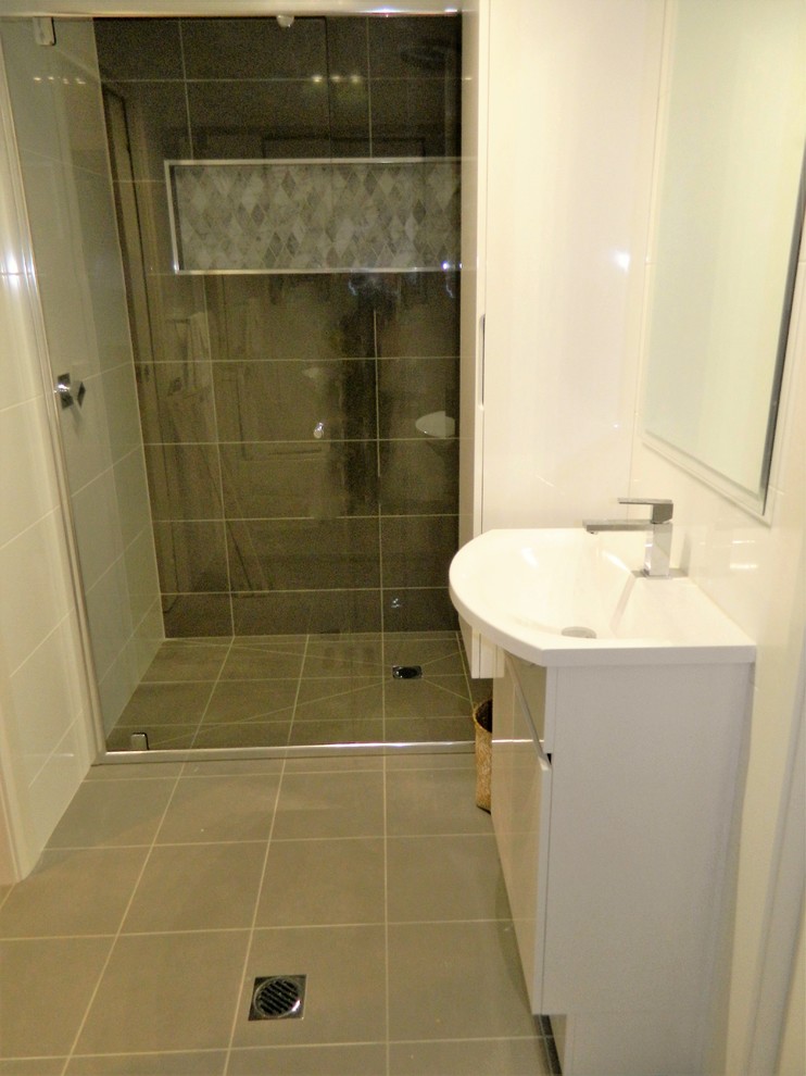 Inspiration for a modern bathroom remodel in Sydney