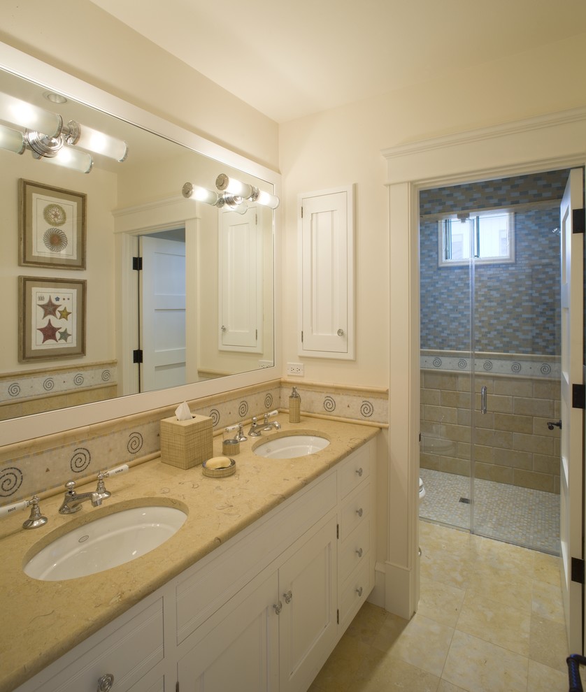 Modernes Badezimmer mit Unterbauwaschbecken, Schrankfronten im Shaker-Stil, weißen Schränken, Duschnische und farbigen Fliesen in Philadelphia
