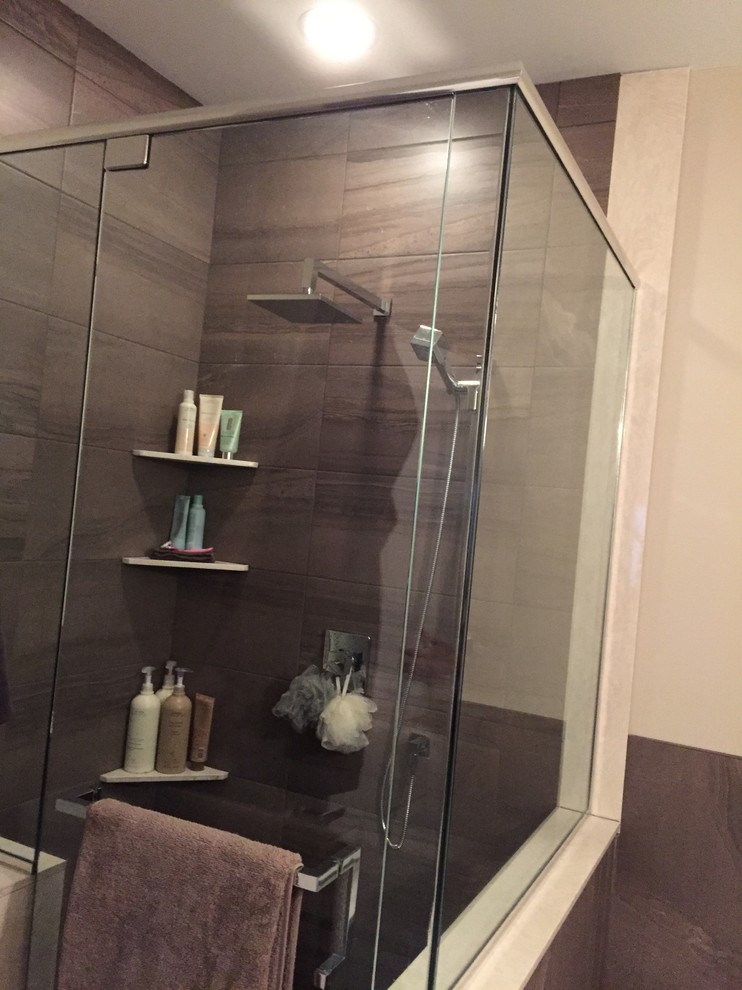 Example of a small trendy master brown tile and ceramic tile ceramic tile bathroom design in Toronto with shaker cabinets, white cabinets, a two-piece toilet, white walls, an undermount sink and quartz countertops