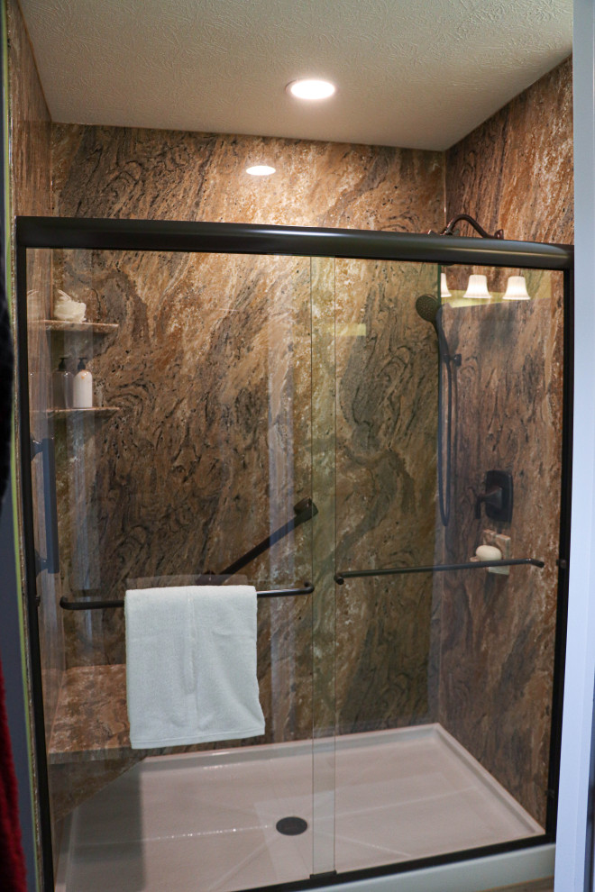Ispirazione per una stanza da bagno padronale minimalista di medie dimensioni