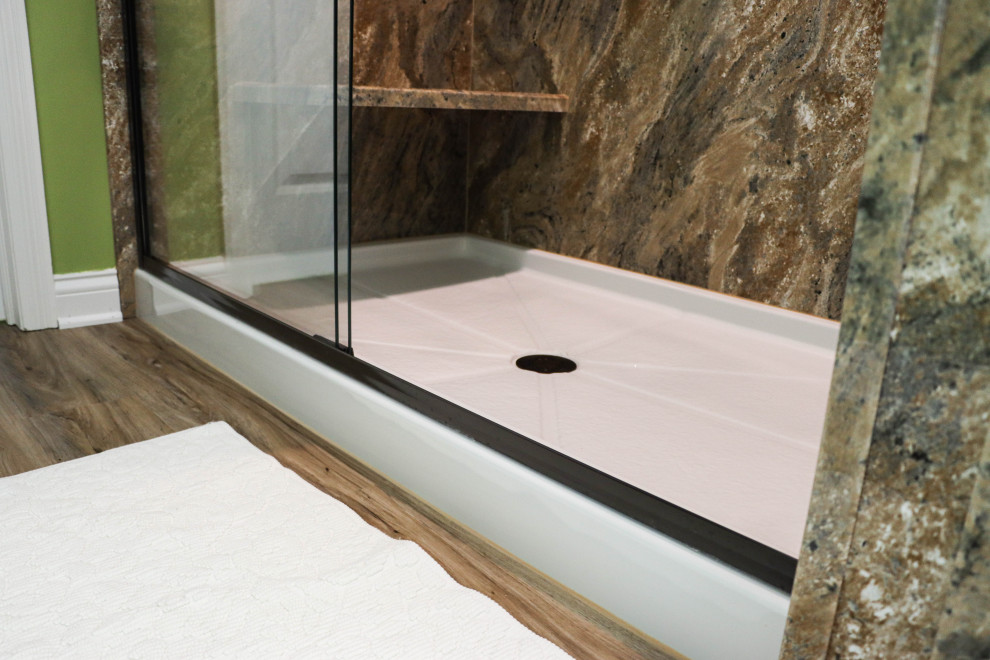 Imagen de cuarto de baño principal minimalista de tamaño medio