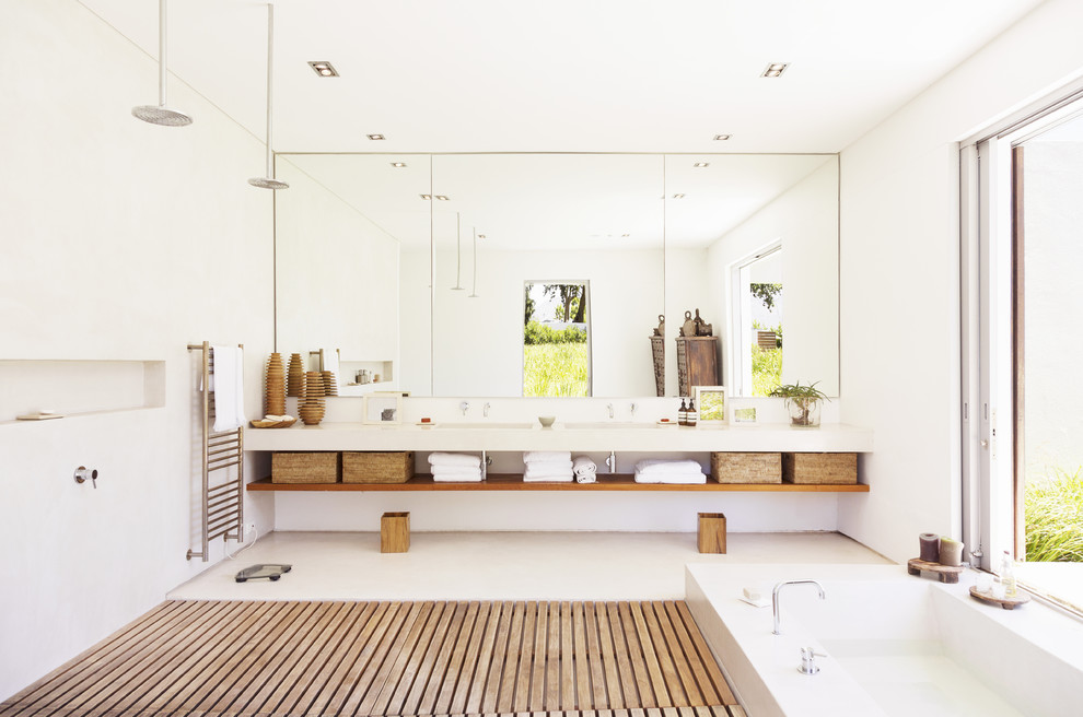 Bild på ett funkis badrum med dusch, med vita väggar, öppna hyllor, ett platsbyggt badkar, våtrum, mellanmörkt trägolv, ett integrerad handfat, grått golv och med dusch som är öppen