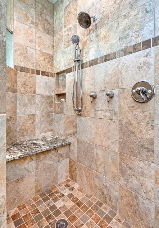 Exemple d'une salle de bain principale chic de taille moyenne avec un placard avec porte à panneau surélevé, des portes de placard blanches, une baignoire posée, une douche d'angle, un carrelage beige, des carreaux de céramique, un mur beige, un sol en carrelage de céramique, un lavabo encastré, un plan de toilette en granite, un sol beige et une cabine de douche à porte battante.