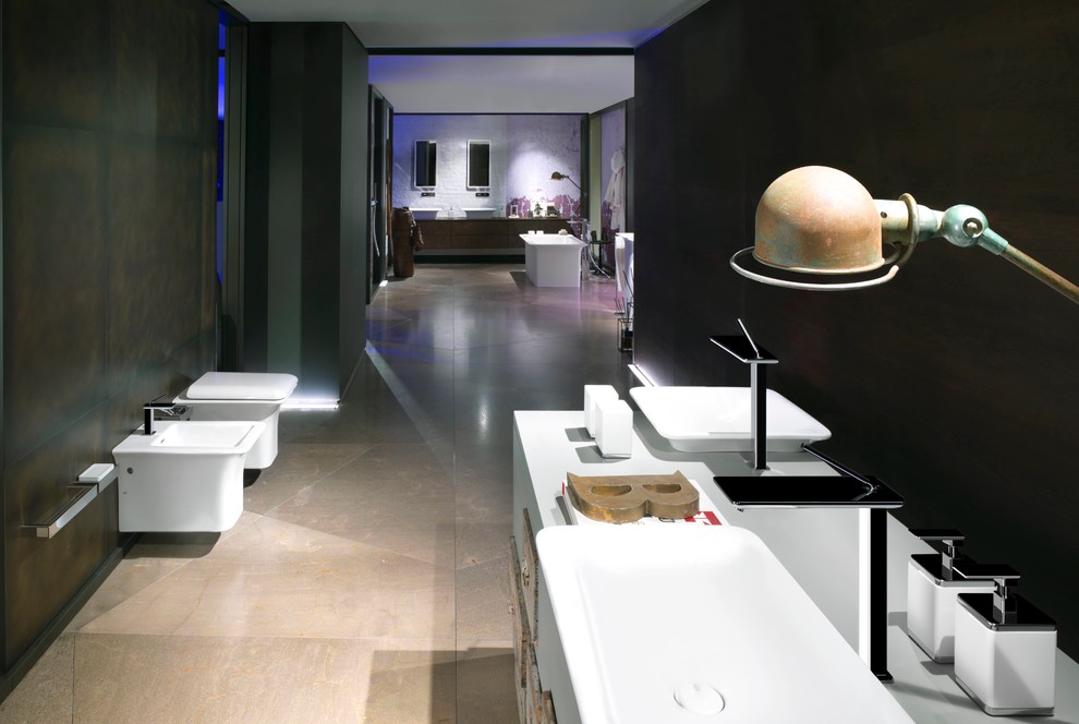 На фото: ванная комната в стиле лофт с настольной раковиной, фасадами островного типа, искусственно-состаренными фасадами, отдельно стоящей ванной, открытым душем, инсталляцией и коричневой плиткой