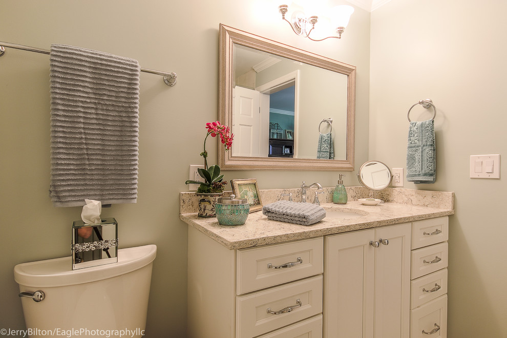 Design ideas for a classic bathroom in Other.
