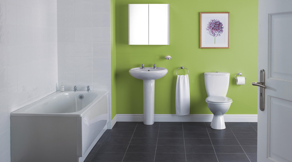 На фото: маленькая ванная комната в современном стиле с подвесной раковиной, накладной ванной, раздельным унитазом, белой плиткой, зелеными стенами и полом из линолеума для на участке и в саду с