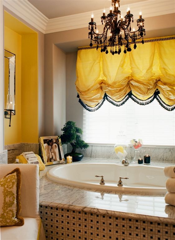 Inspiration for a timeless bathroom remodel in Los Angeles