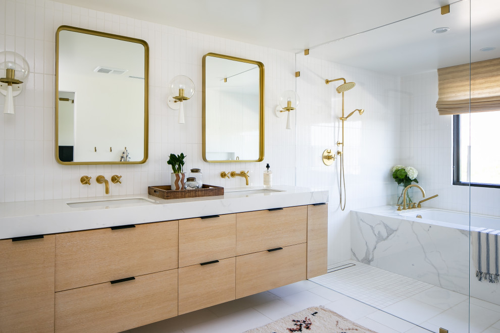 This is an example of a midcentury bathroom in Orange County.