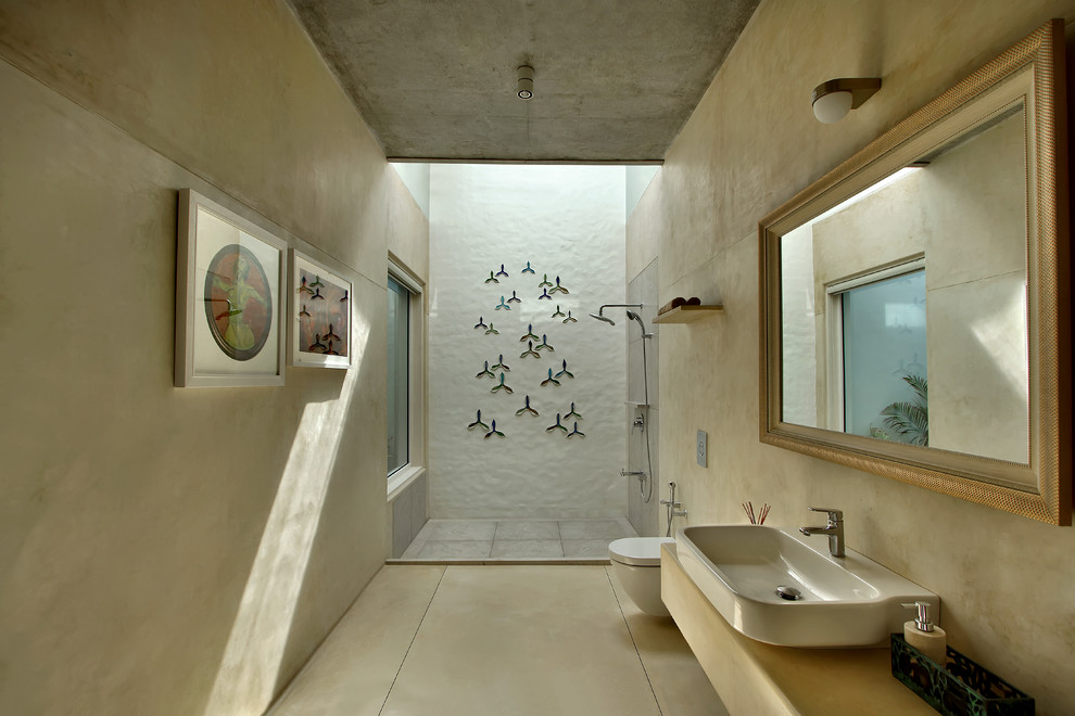Ejemplo de cuarto de baño contemporáneo de tamaño medio con ducha abierta