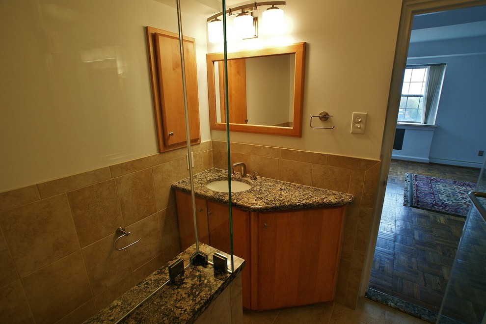 Photo of a modern bathroom in Baltimore.