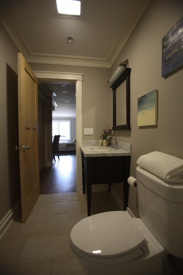 Photo of a contemporary bathroom in San Francisco.