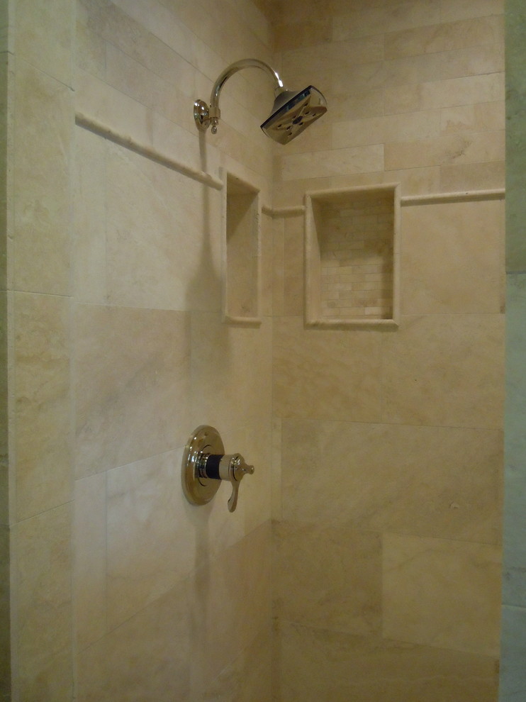 Exemple d'une douche en alcôve principale chic en bois foncé de taille moyenne avec un lavabo encastré, un placard avec porte à panneau encastré, un plan de toilette en granite, une baignoire posée, WC séparés, un carrelage beige, un carrelage de pierre, un mur gris et un sol en travertin.