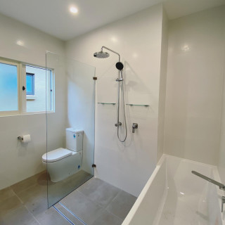 75 Modern Walk-In Shower Ideas You'll Love - January, 2024