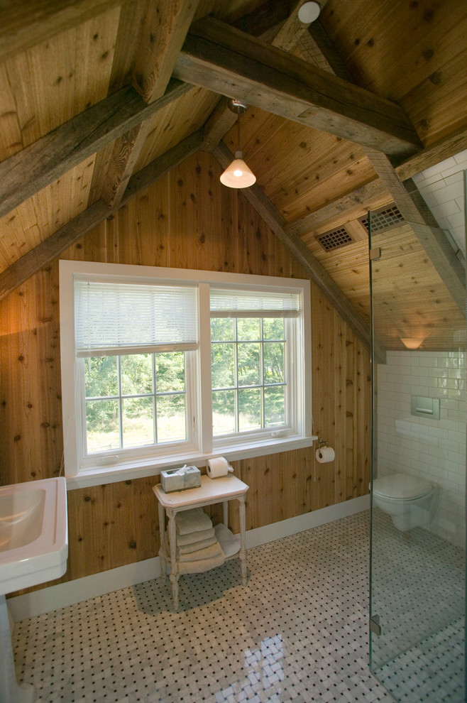 Example of a cottage bathroom design in New York