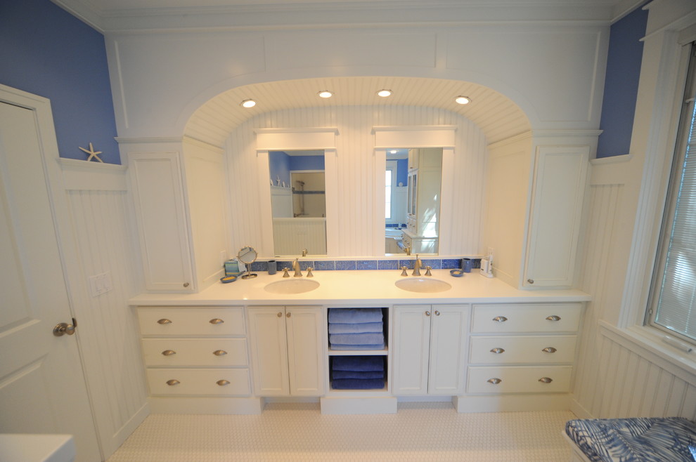 Inspiration for a nautical bathroom in Grand Rapids.